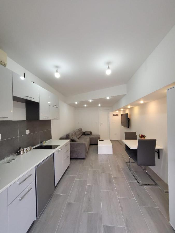 Apartment Diamond -Modern And Lovely Seaside Studio Apartment Kotor Eksteriør billede